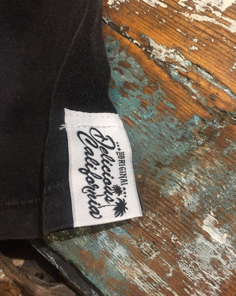 'Delicious California' Surf Camp' Graphic T-Shirt - Delicious California